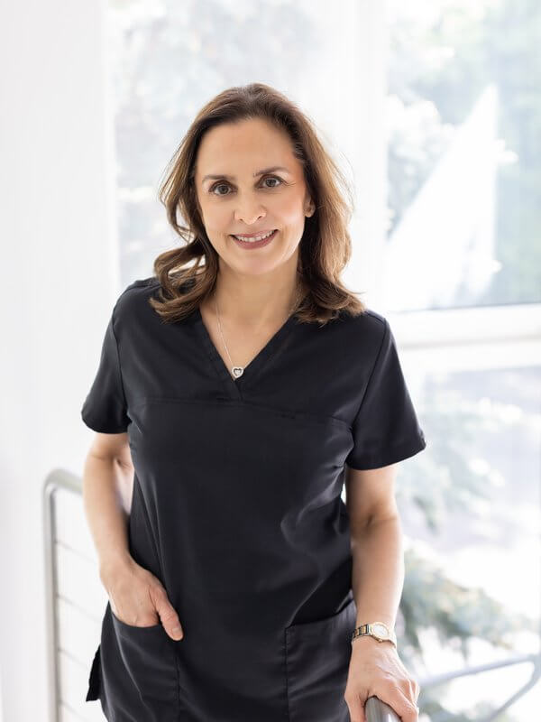 Dr. Sara Banihashemi Zahnärztin